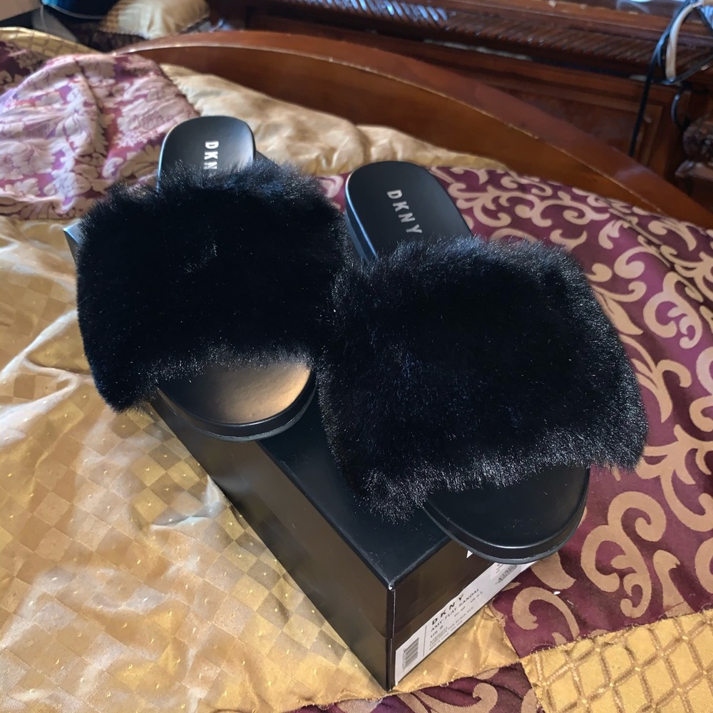 COPY - DKNY faux fur slides size 9 black